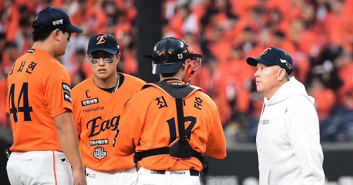 명운이 걸린 판에, 선수 기살리기 무리수? 김경문 감독은, 왜 김서현 마무리 투입을 공언했나 [PO4