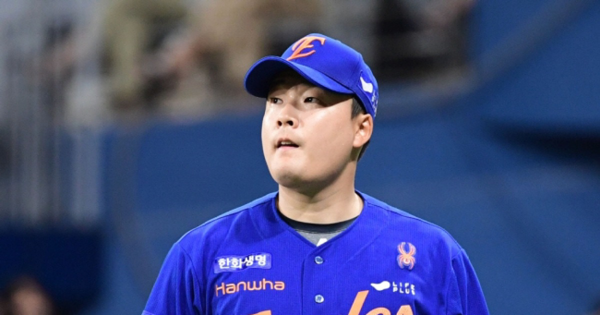 [공식발표] 한화 포기한 필승조, '연봉 3억' 초대박…'445.5%↑' 안현민 구단 역대 최고 인상률 기록