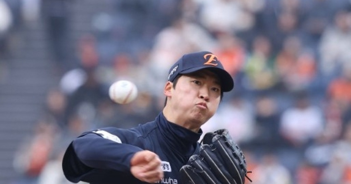 ‘슬럼프 탈출 언제?’ 1군 등록 후 첫 등판 나선 한화 엄상백 다시 ‘최악투’, 연속 2루타 허용