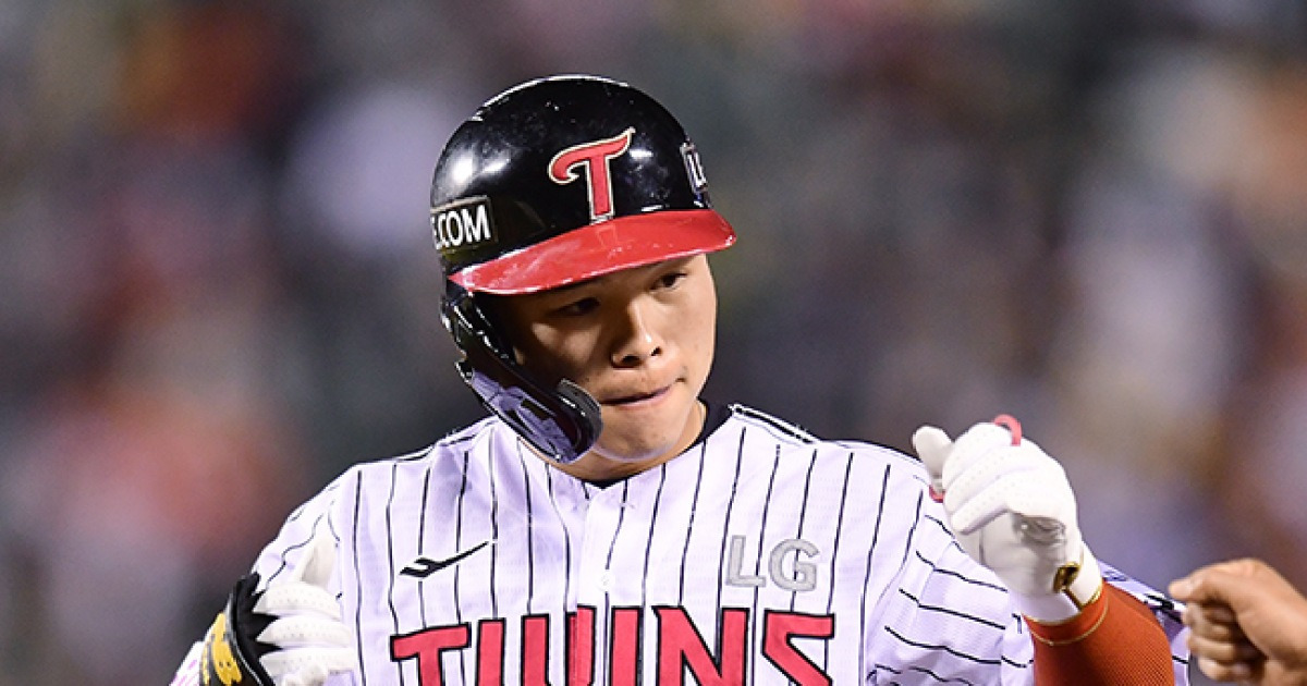 '문성주 역전 그랜드슬램' LG, KT에 10-8 짜릿한 역전승…매직넘버 '13'