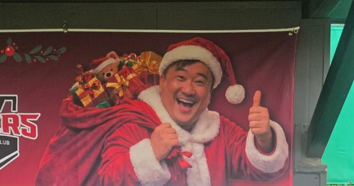 산타는 있었다. KIA 김태군, 경상중 야구부에 2000만 원 상당 피칭머신 ‘깜짝 선물’