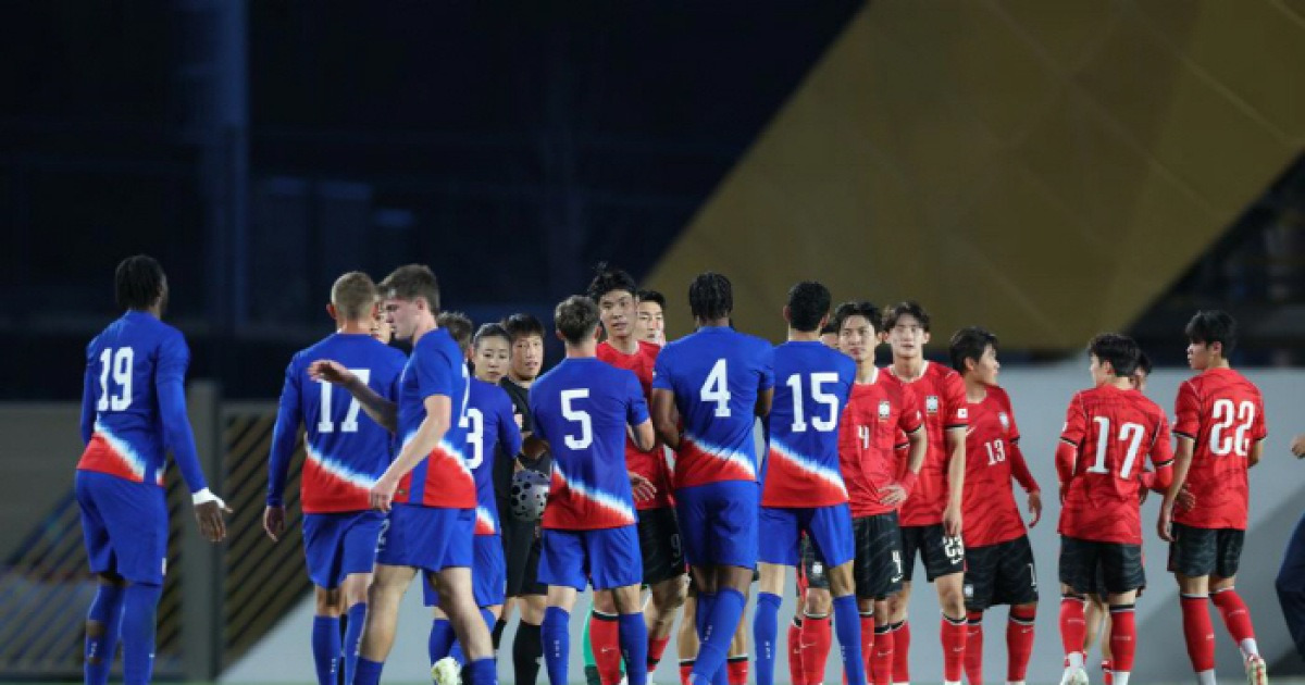 "드디어 일본 잡은 한국"→美 상대로는 다시 '와르르'...선발 10명 바꾼 이민성호, 미국 U-22에 1-4 