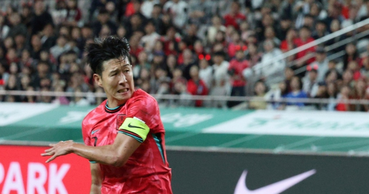 침묵 넘어 존재감 사라진 손흥민, 하프타임 '칼교체'에 최저 평점까지 [상암 현장]