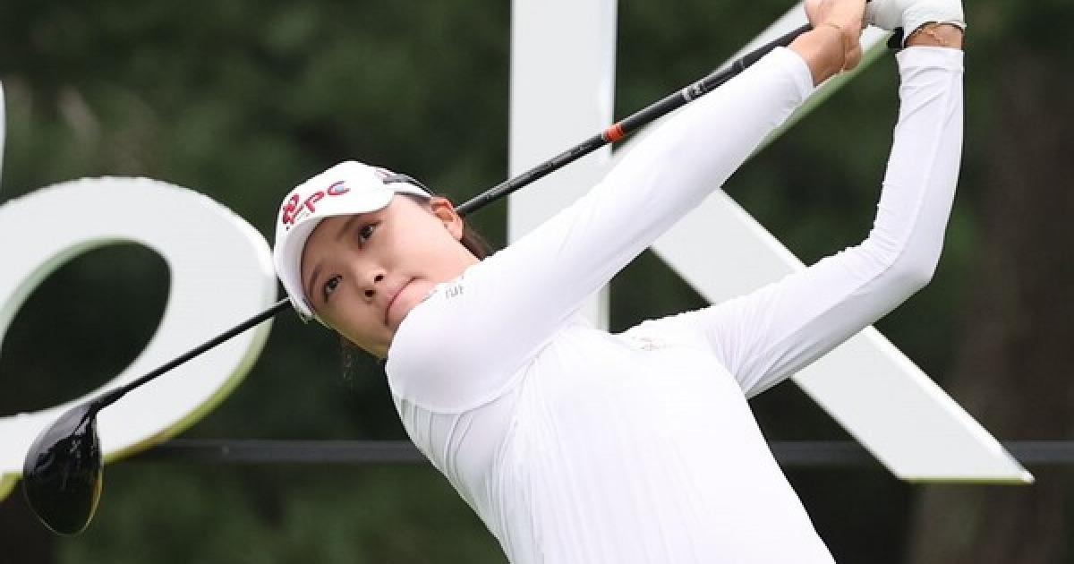 '강철 체력' 문정민, 메이저 KB금융 스타챔피언십 1R 단독 선두 [KLPGA]