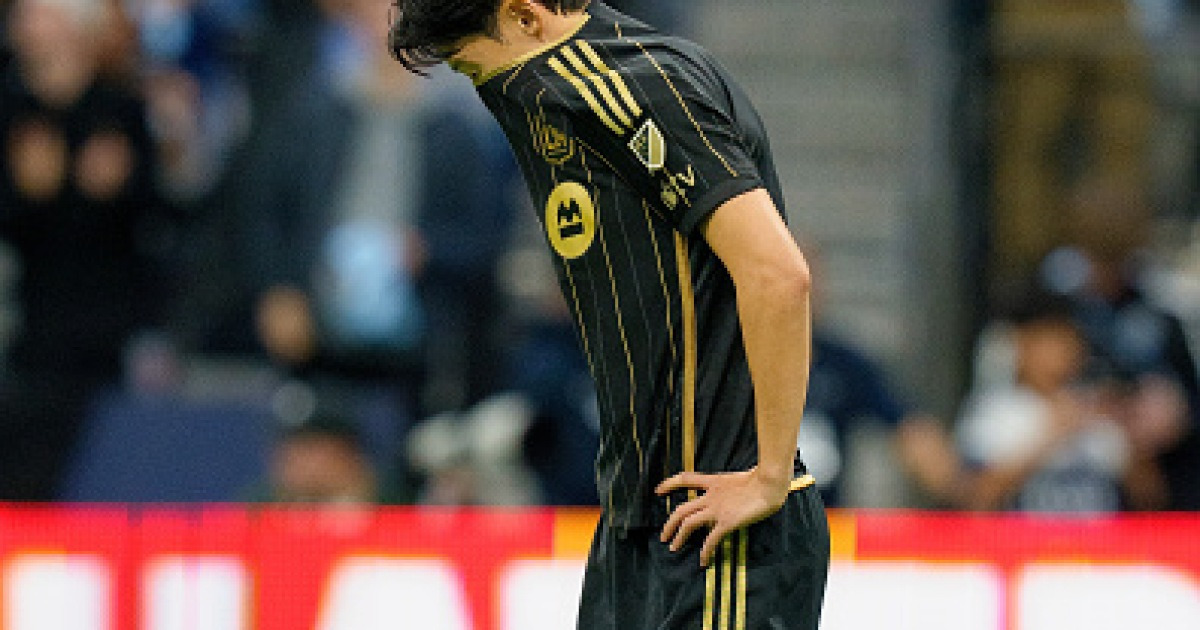 '하.. 실축이라니' 2골 넣고도 고개 숙인 SON, 최고 평점+최우수 선수 싹쓸이... '승리'만 없었다