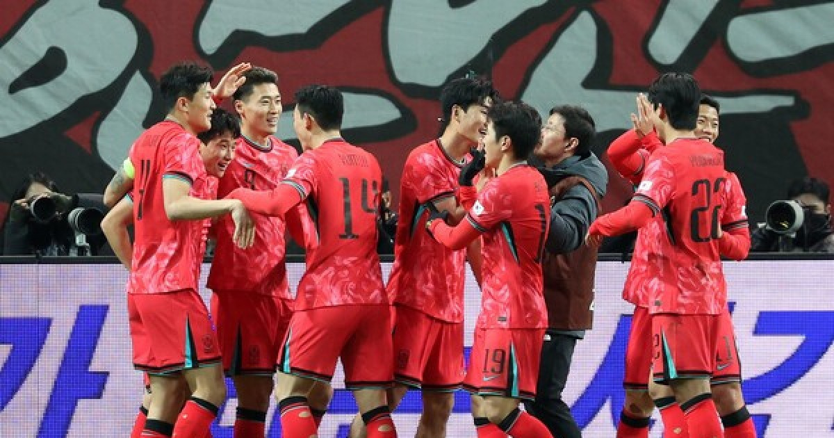 [오피셜] '홍명보 체제 한 시즌' 지난해보다 한 계단 올랐다…한국 FIFA 랭킹 '공식발표' 22위