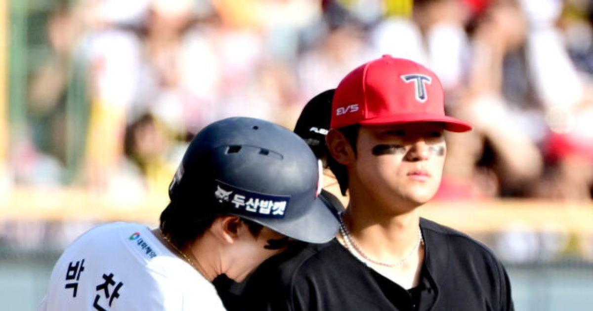 '깨물고 걷어차고', 3루에서 벌어진 '밀당'...박찬호가 김도영을 깨물고 걷어찬 이유 [유진형의 현