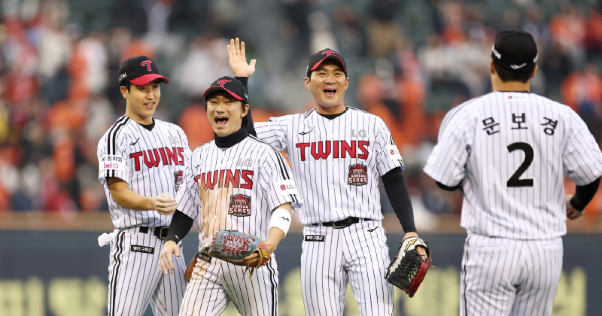 "야구를 알고 하는 선수들이 많다" LG 9+1 '주전 야구'의 무서운 힘