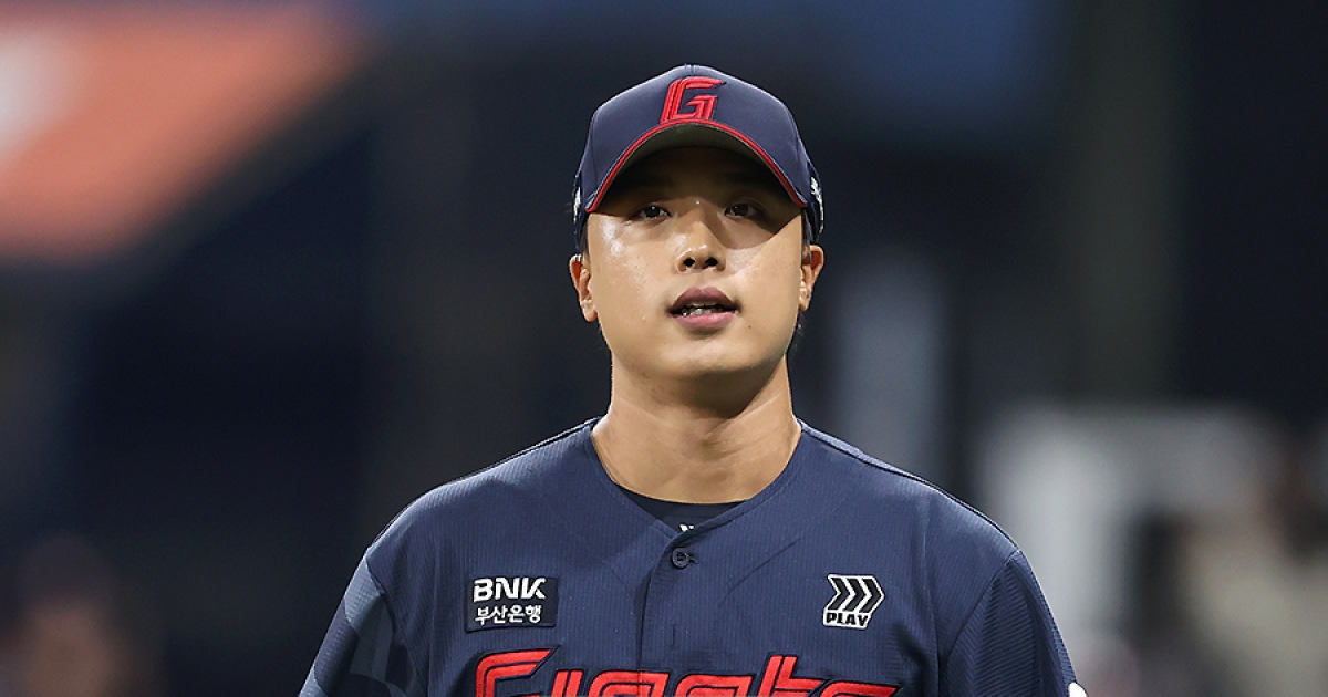 '12G 무실점' 실점하는 법을 잊었다…34년 만에 신인왕 배출? 롯데 대졸루키 감격의 첫 승