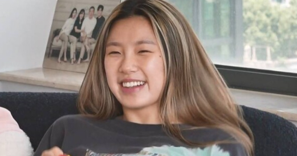 리정, '나혼산'서 집 공개…직접 제작한 소파→'칼각' 냉장고