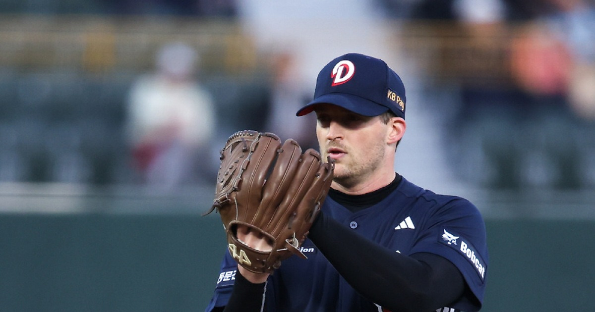 잠실 라이벌에 스윕패, 4연패, 꼴찌 싸움 추락 위기...암울한 두산, LG 킬러가 '한줄기 빛' 되나