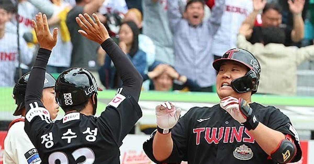 '원태인룰 만들자고?' LG 정수성 3루 코치 동작 위축되나...과하면 자제 정식 요청하면 될 일