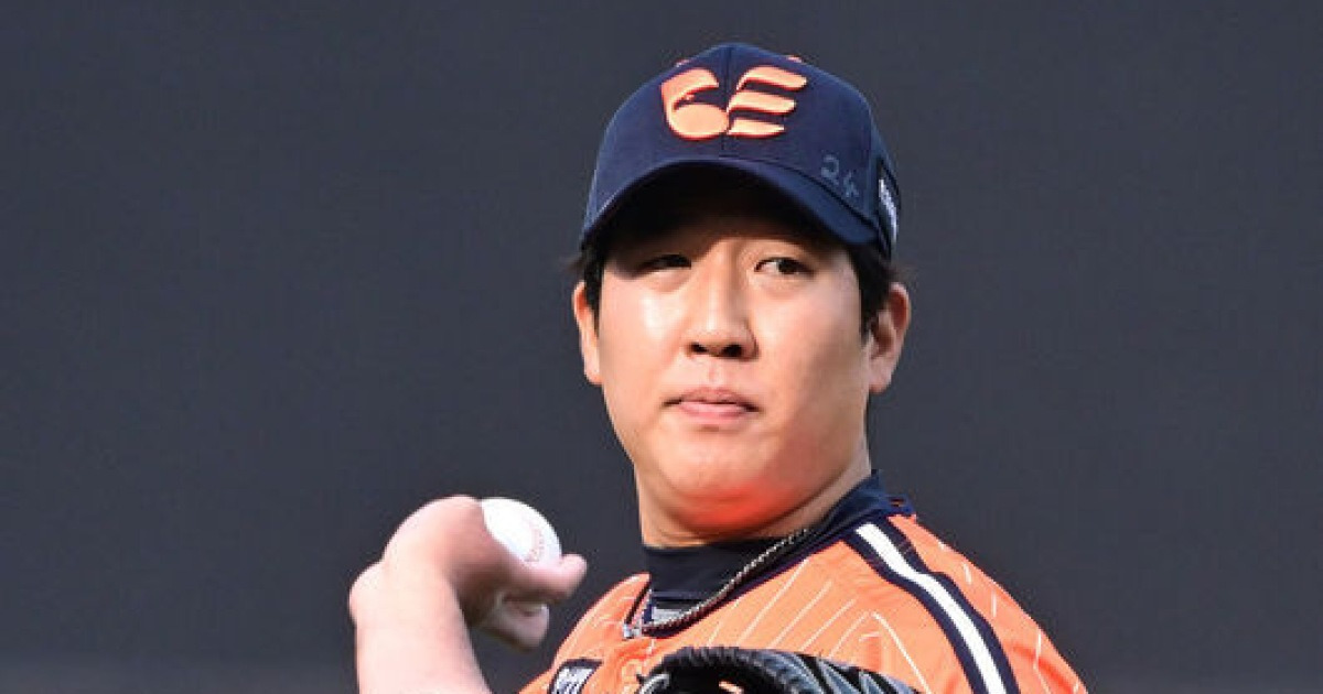 홀로 남은 한화 마당쇠, FA 앞두고 'ERA 12.00'라니…헌신하고 대박은 물건너 가나