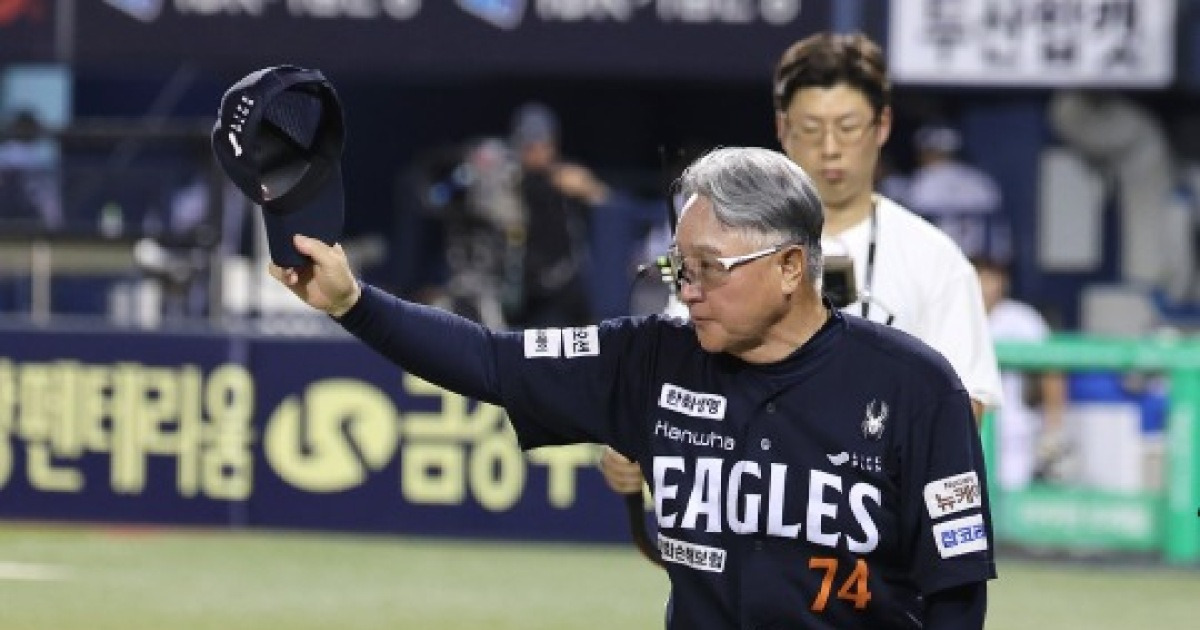 신설 KBO 감독상? '묻지도 따지지도 말고' 김경문 한화 감독 유력...작년 8위 한화 2위로 이끌어