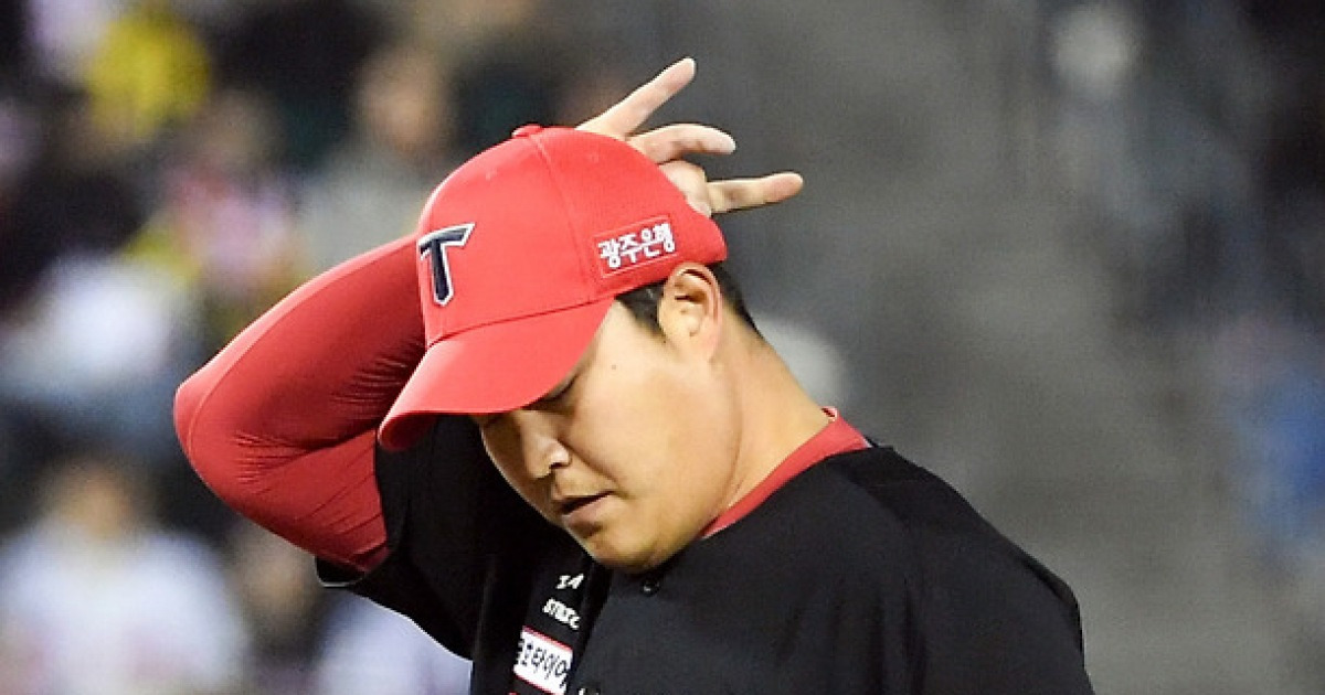 '8연승 → 4연패' 흔들리는 KIA 불펜, 악순환이 부른 결과…이범호 감독이 꼬집은 연승 '후유증' [