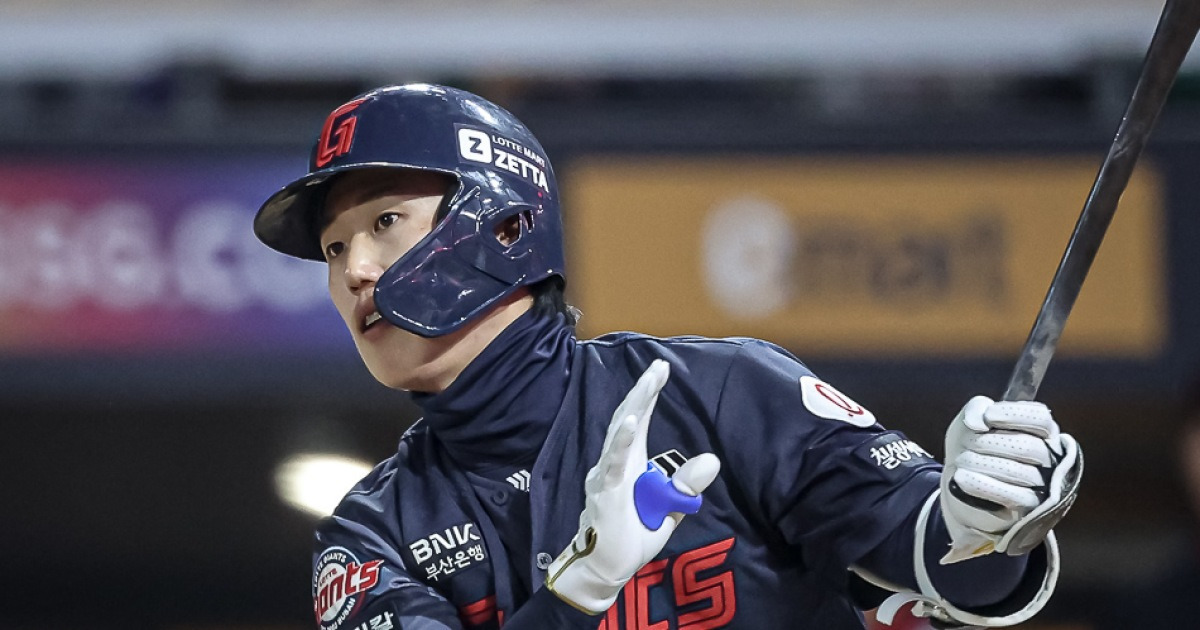 롯데 명장, 전민재 콜업 기준 밝혔다…"기록이 아니라 타격 타이밍이 중요" [부산 현장]