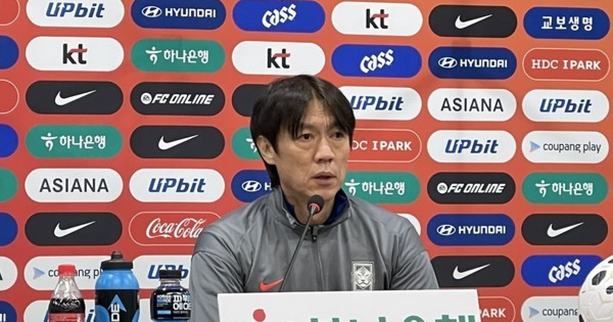 '11월 2승' 홍명보 감독 "원하던 단기 목표 이뤄… 전반에는 썩 좋지 않았다" [가나전 기자회견]