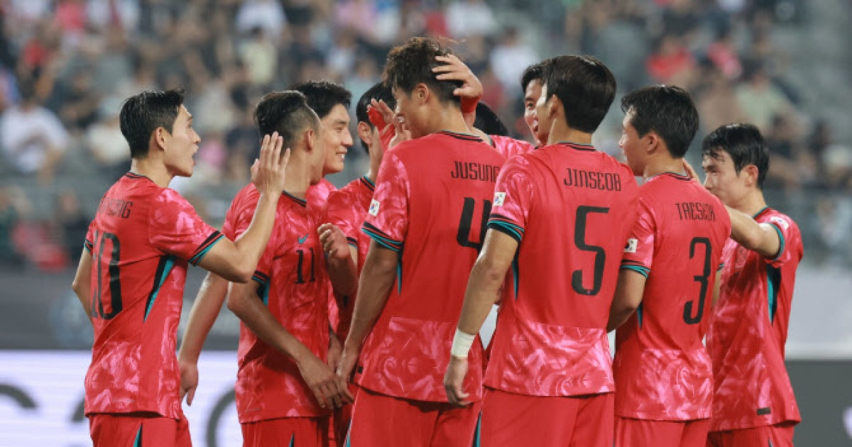 ‘선발 11명 전원 교체’ 홍명보호, 새 얼굴 대거 실험... ‘나상호 출격’