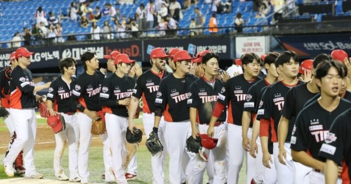 “부상 얘기는 안 하면 좋겠다” 최형우 뼈 있는 한 마디…KIA 가을야구 실패는 그냥 실패, 반성