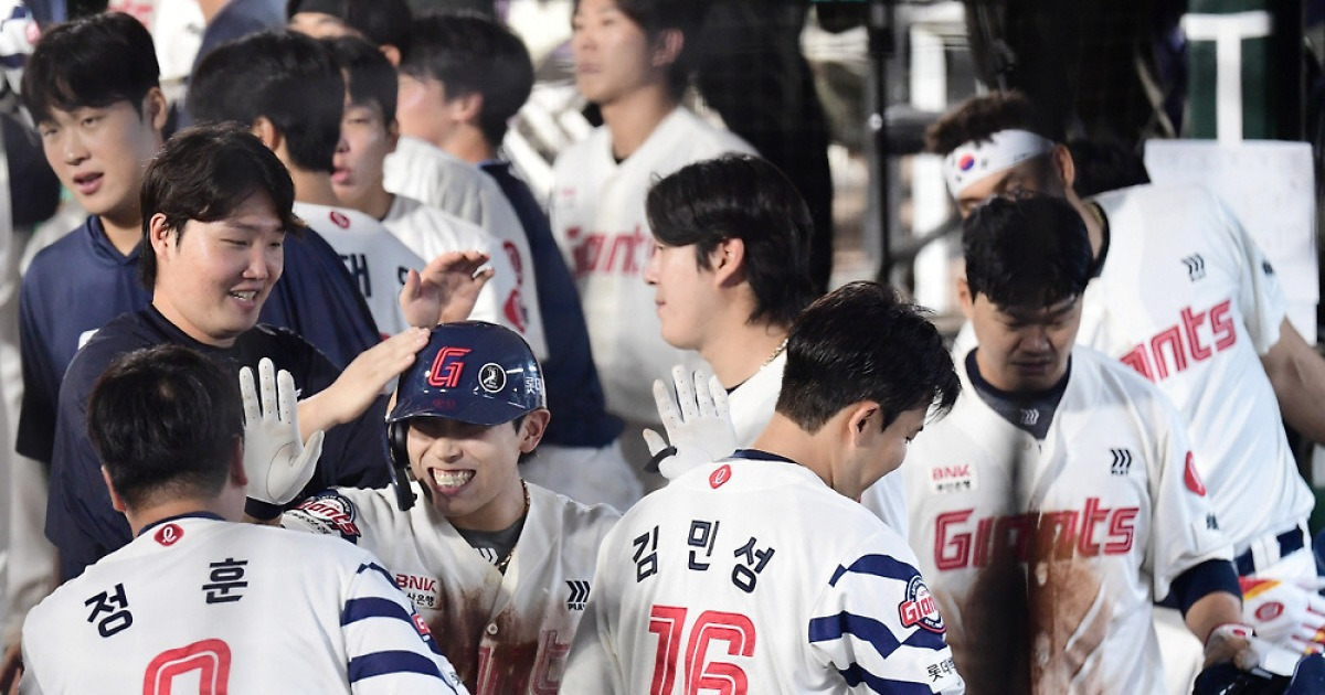 마황의 매력이란.. 롯데 황성빈 "오늘 같은 응집력, 끝까지 보여드리겠다. 정훈 선배님이 선수단