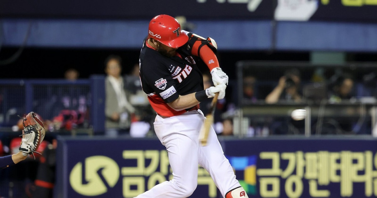 “자리만 지켜줘도 큰 시너지” 홈런·타구질로 증명한 KIA 파워히터 위즈덤, 이범호 감독도 화색