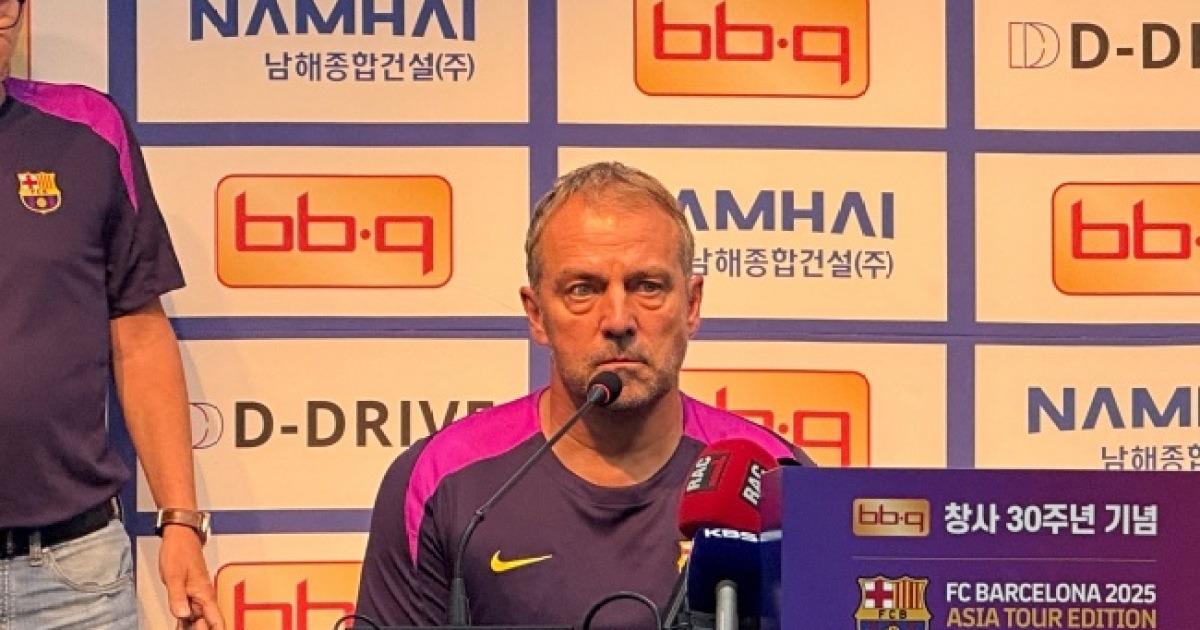 “한국 어때요?” 묻지도 못했다…‘인터뷰 패싱’ 바르셀로나 플릭 감독, 현지 기자도 “너무 