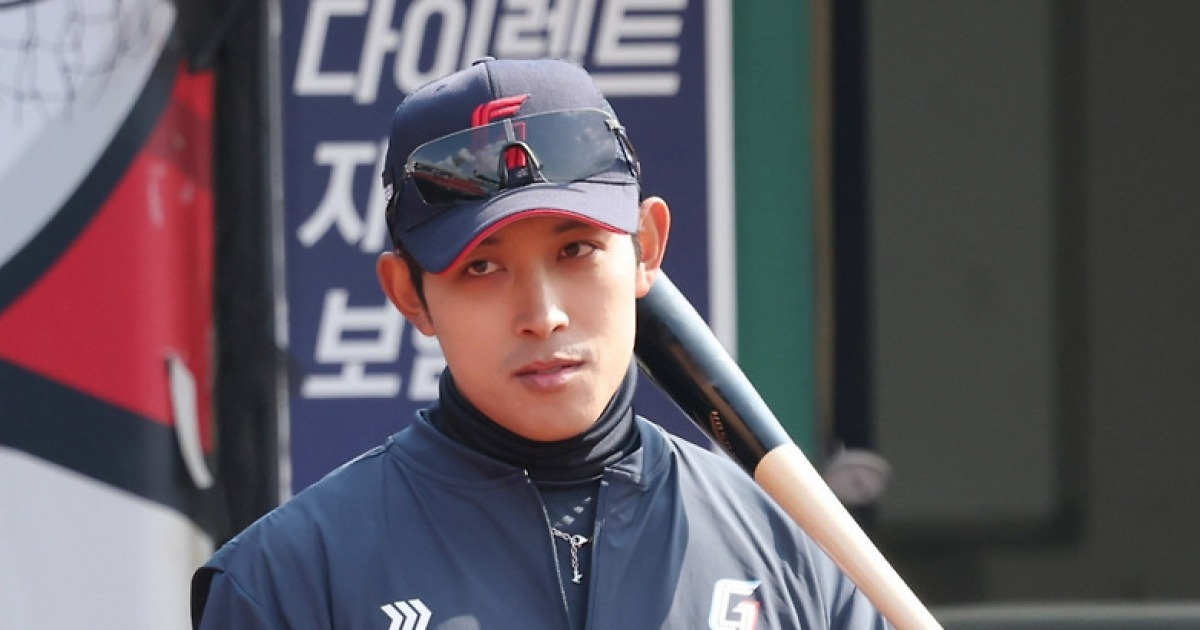 '100% 아닌데 나서더니' 롯데 황성빈, 끝내 1군 말소→최소 2주 못 본다 "왼쪽 허벅지 근육 부분 손