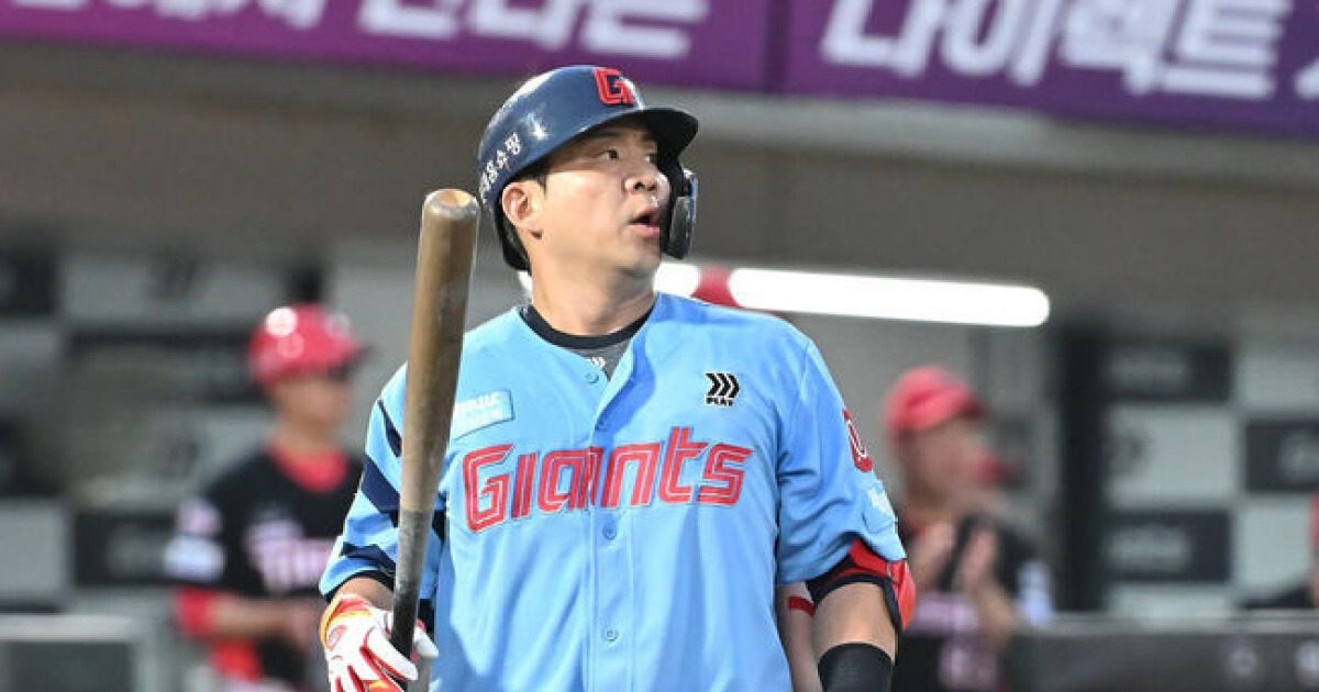 3구삼진→곧바로 교체…찬스에서 무기력 삼진, ‘8연패’ 김태형, 왜 용납하지 않았을까