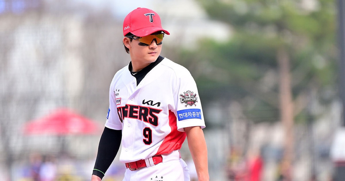 KIA 윤도현, 손가락 부상→한 타석만 소화하고 교체…"경과 지켜본 뒤 검진 여부 결정" [광주 라이