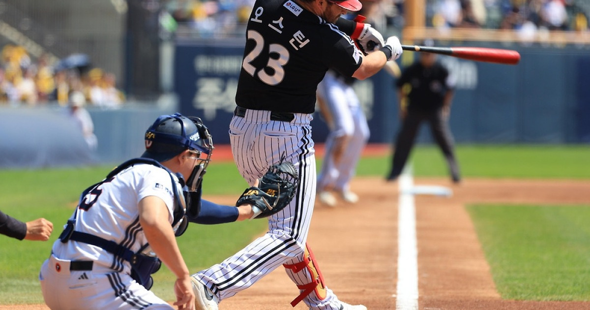 프로야구 LG, 마무리 김택연 빠진 두산에 9회 역전승