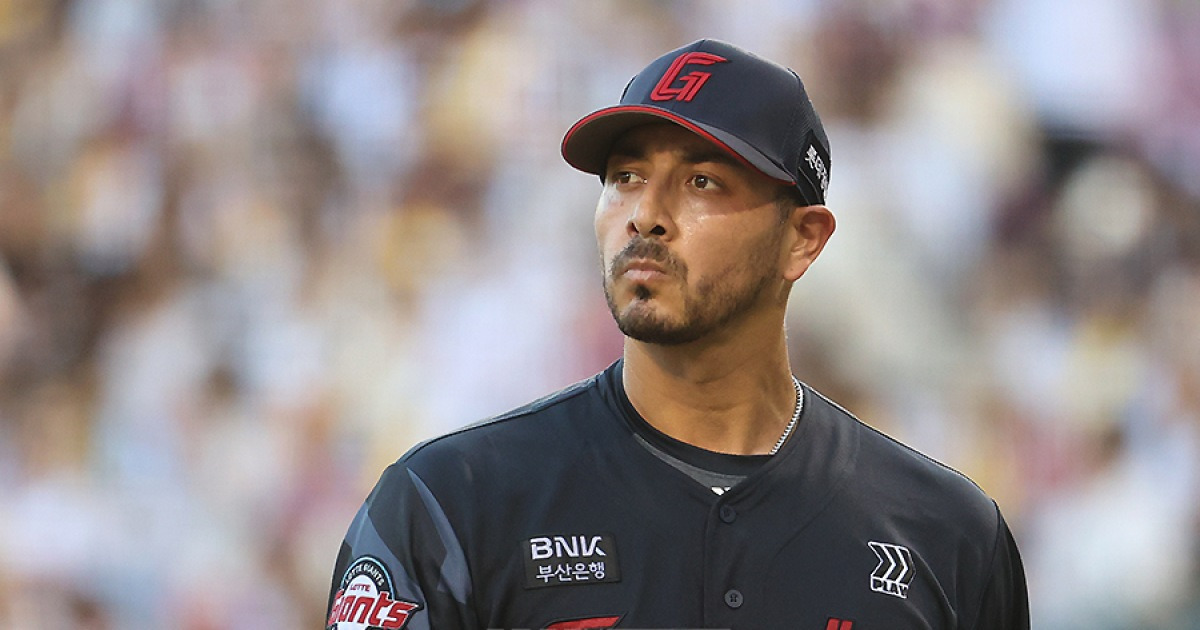 ‘월급 1억5천’ 롯데 실패한 승부수, MLB 38승 투수가 고졸 신인처럼 당황하다니… 선발 기회 더 