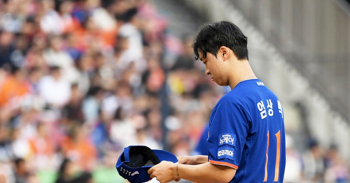 '김범수를 냈더라면...' 엄상백 충격의 1이닝 6실점. 명장의 믿음도 헛되이[잠실 현장]