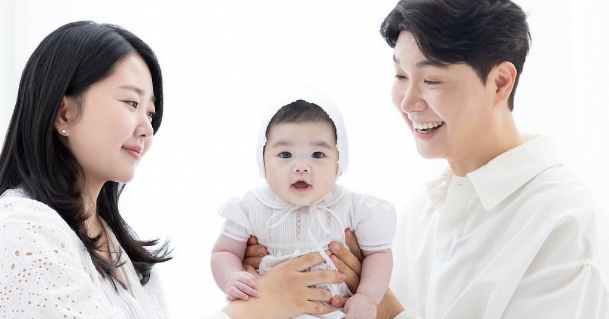 [단독]이 시대의 '슈퍼맨' 박수홍 "넘어지는 법 알려줘야..'첫돌' 딸, 정당히 번 돈 차곡차곡 입금"