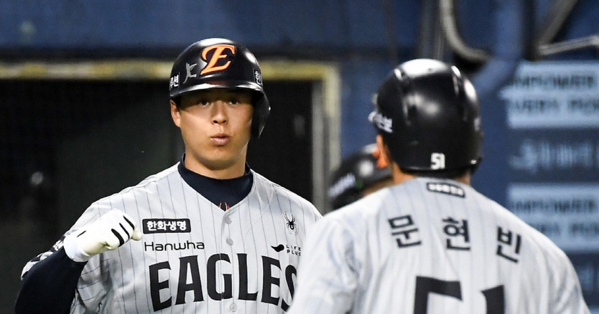 '헤드샷' 노시환-'무릎 MRI 검사' 문현빈 선발 출전…"괜찮습니다" [대전 현장]