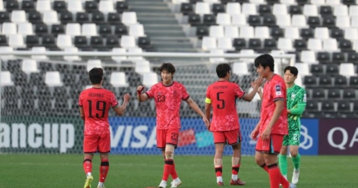 이민성호 '리야드 굴욕' 망신살…우즈벡에 0-2 완패→C조 2위로 가까스로 8강행 'D조 선두 유력' 중