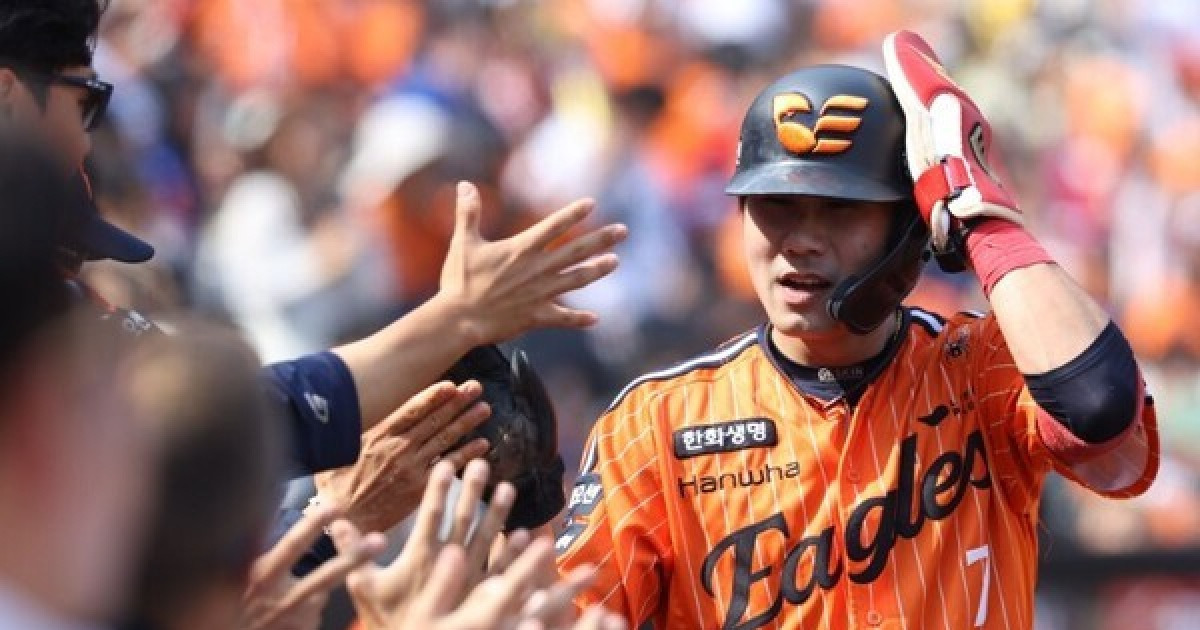 '1군 데뷔 11년 만에 최고' 한화 50억 유격수에게 대체 무슨 일이? 패배에도 빛난 2안타 2득점 활약