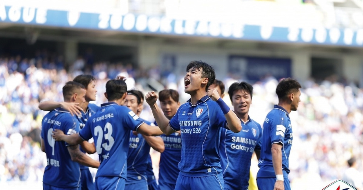 '이정효호' 수원, '2:0→2:2→3:2' 단독 선두 부산 잡았다... '무려 추가시간 14분' 헤이스 극장골 [수
