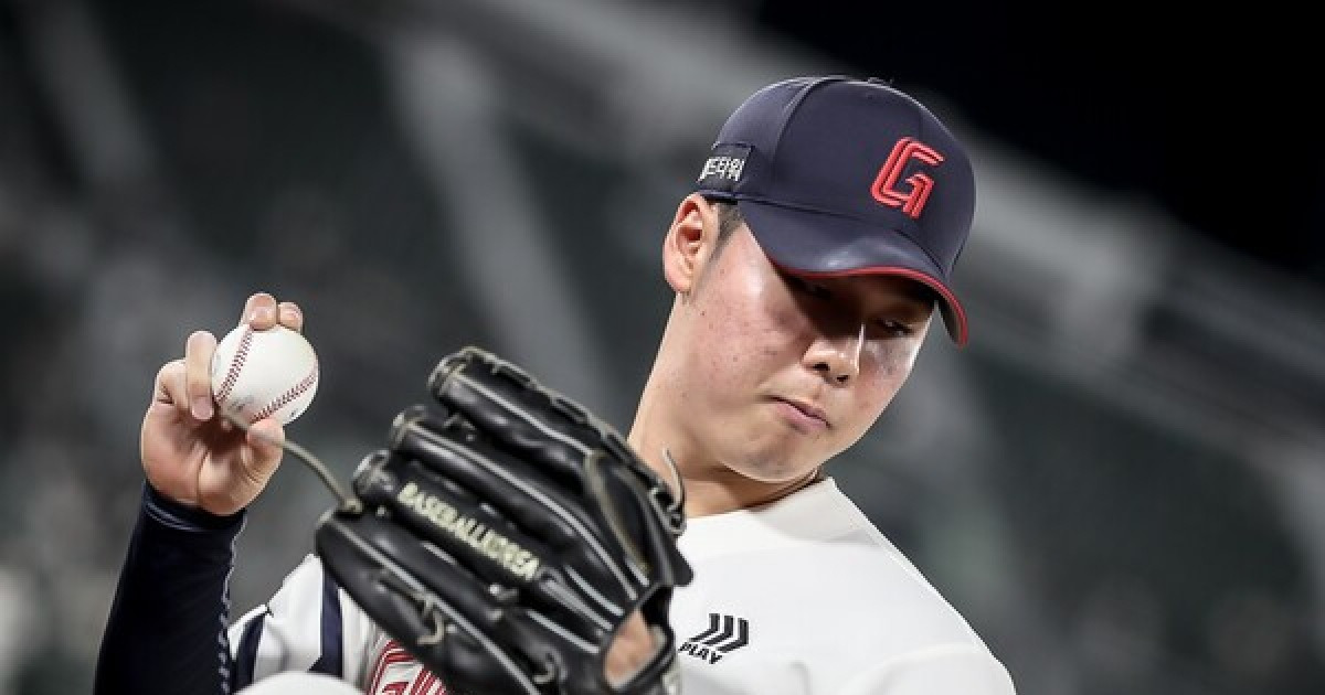 정말로 '롯데 오타니' 탄생할까? '122홀드' 팀 선배 공 안타로 만들었다…방망이 잡은 전미르, 5경