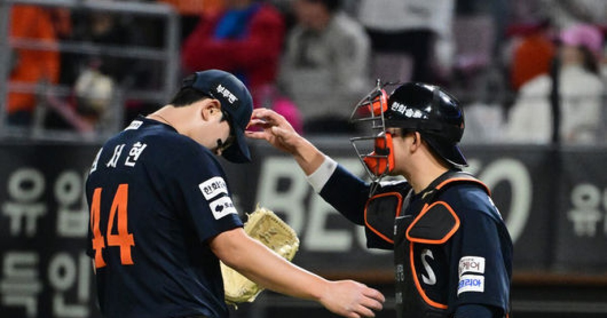 ‘9회 2아웃 통한의 홈런 2방 대참사’ 한화 33년 만에 우승 도전 물거품, 누가 김서현에게 돌을 