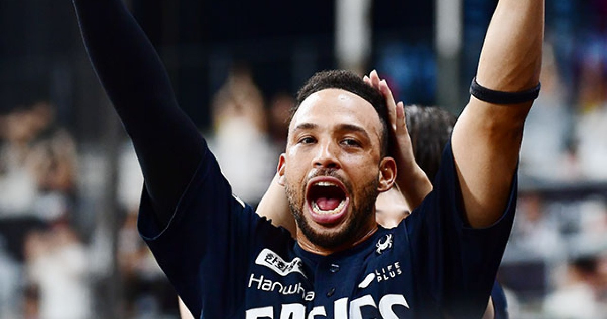 [단독] 한화, 리베라토 낙점 유력! 대체 외인 신화 썼다...플로리얼은 작별 임박