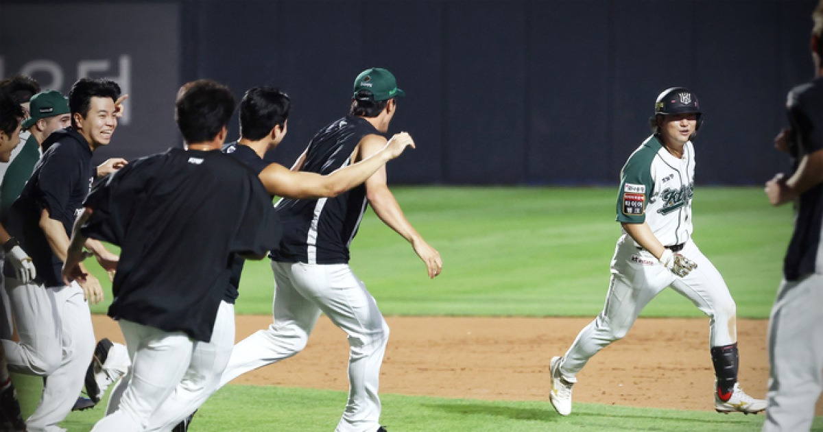 ‘8회 역전 허용→9회 김상수 재역전 끝내기’ 이강철 감독 “선수들 끝까지 포기하지 않았다” 