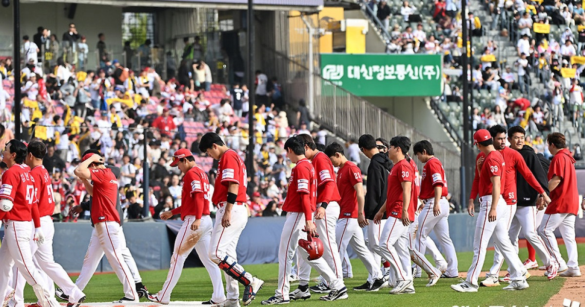 '실책-실책-실책-실책' 대체 왜 이러나→수비 균열 SSG, 이길 수 없었다…또 연패 탈출 실패 [잠실 