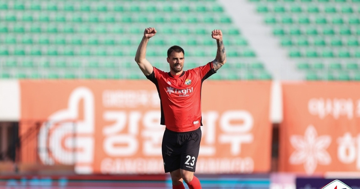 '경고→퇴장+2경기 정지' 강투지, 사후징계 확정... FC서울전 출전 불가