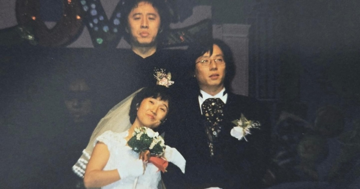 ‘유퀴즈’ 유재석-송은이, 신인 시절 웨딩 콘셉트 사진 공개