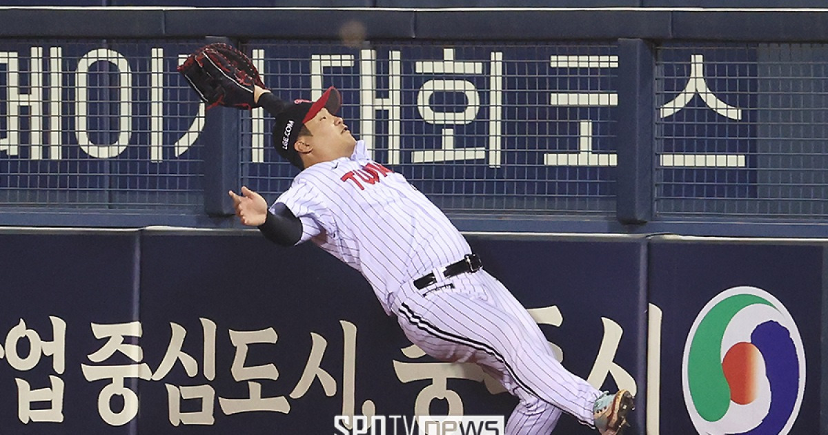 몸 날린 허슬플레이 때문인가…"문보경 당분간 지명타자…수비를 해야 이재원 기회 받을 텐데"