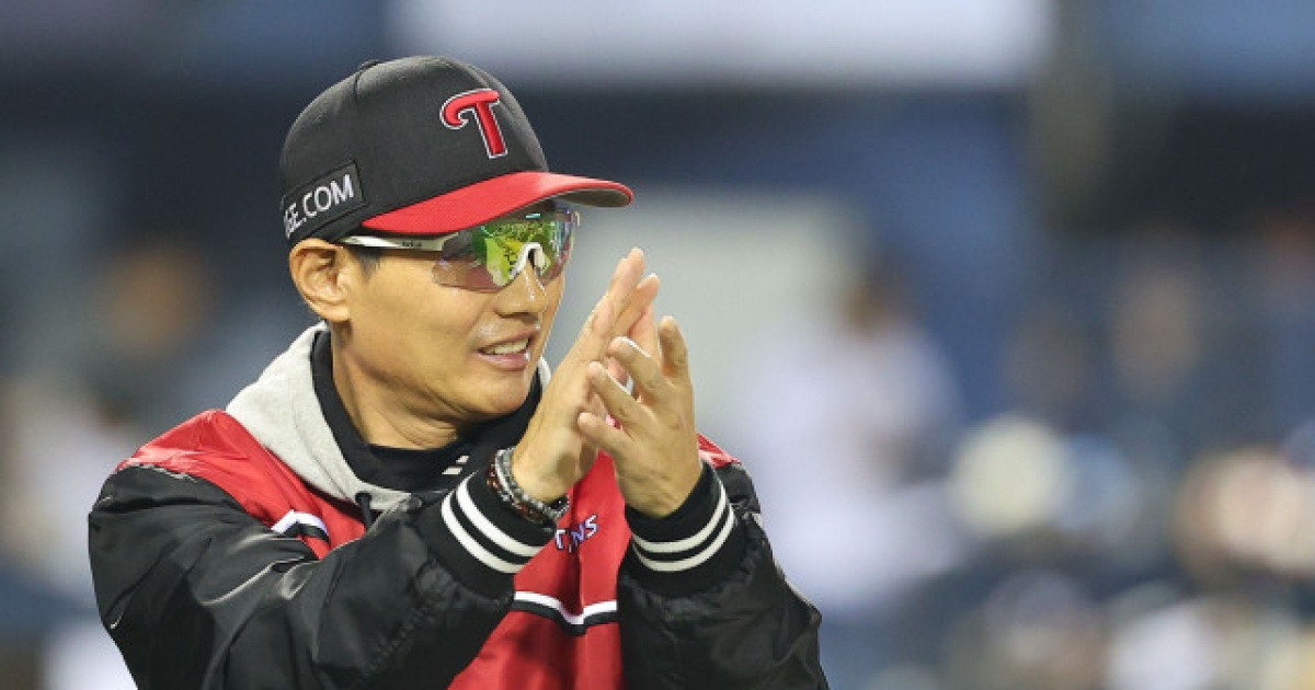 5-0에서 5-5 동점 허용, 그래도 이긴 LG…염경엽 감독 "어려운 경기였는데, 오스틴 리더다웠다"