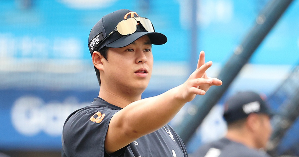 노시환이 밝힌 손아섭 등번호 교체의 비하인드, 경상도 사투리로 "8번 밖에 없던데?"