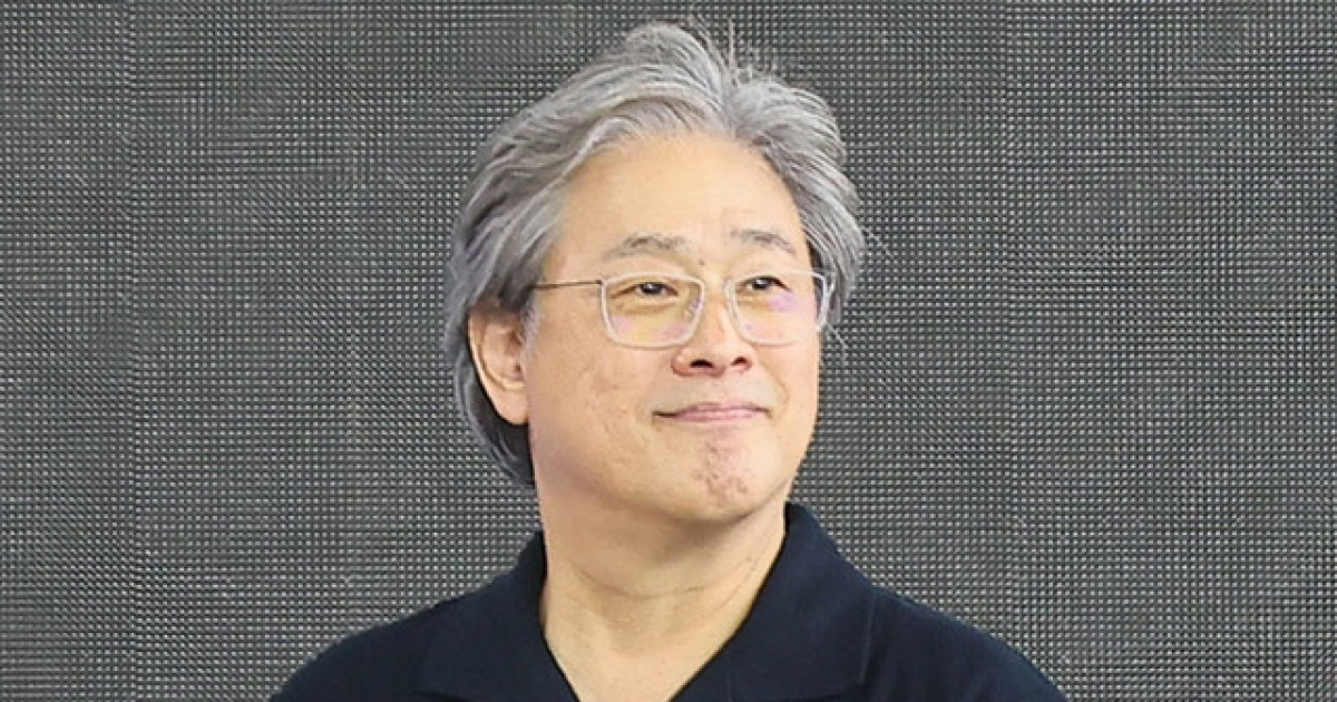 ‘어쩔수가없다’ 개봉하자 33만… 박찬욱 “한국영화 무게 다 짊어져”