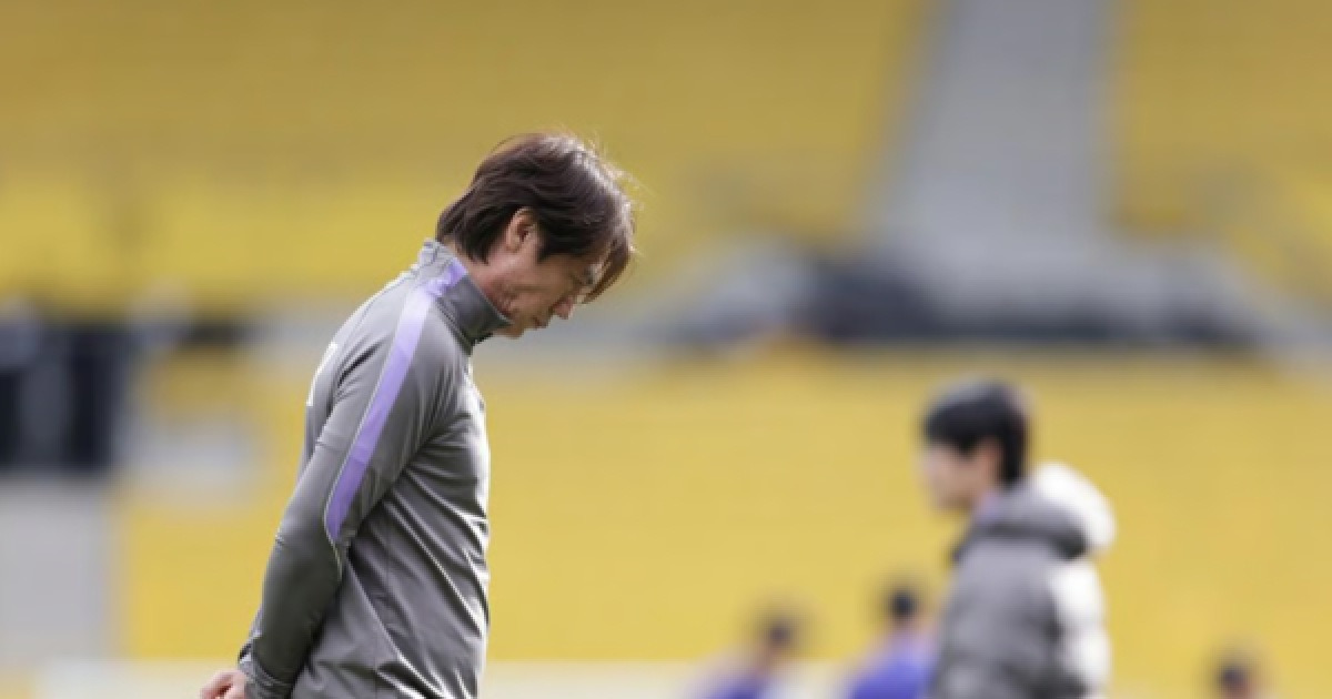 '홍명보·정몽규 사퇴!'→'뻥이야!' 오죽하면 만우절 장난에 죄다 속을까...홍명보호 마지막 모의