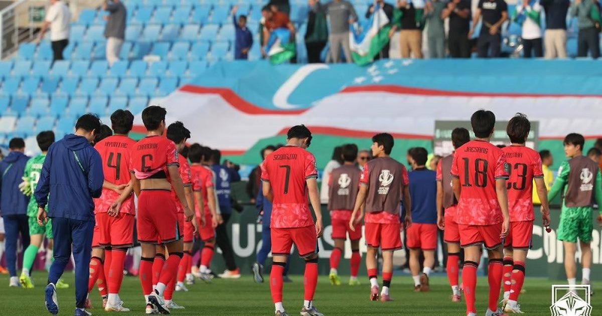 답답한 사령탑, 뛰지 않는 선수…'기본' 상실한 한국 축구가 불편했다